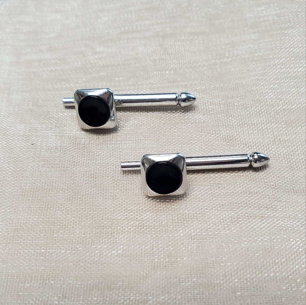 Set of two studs